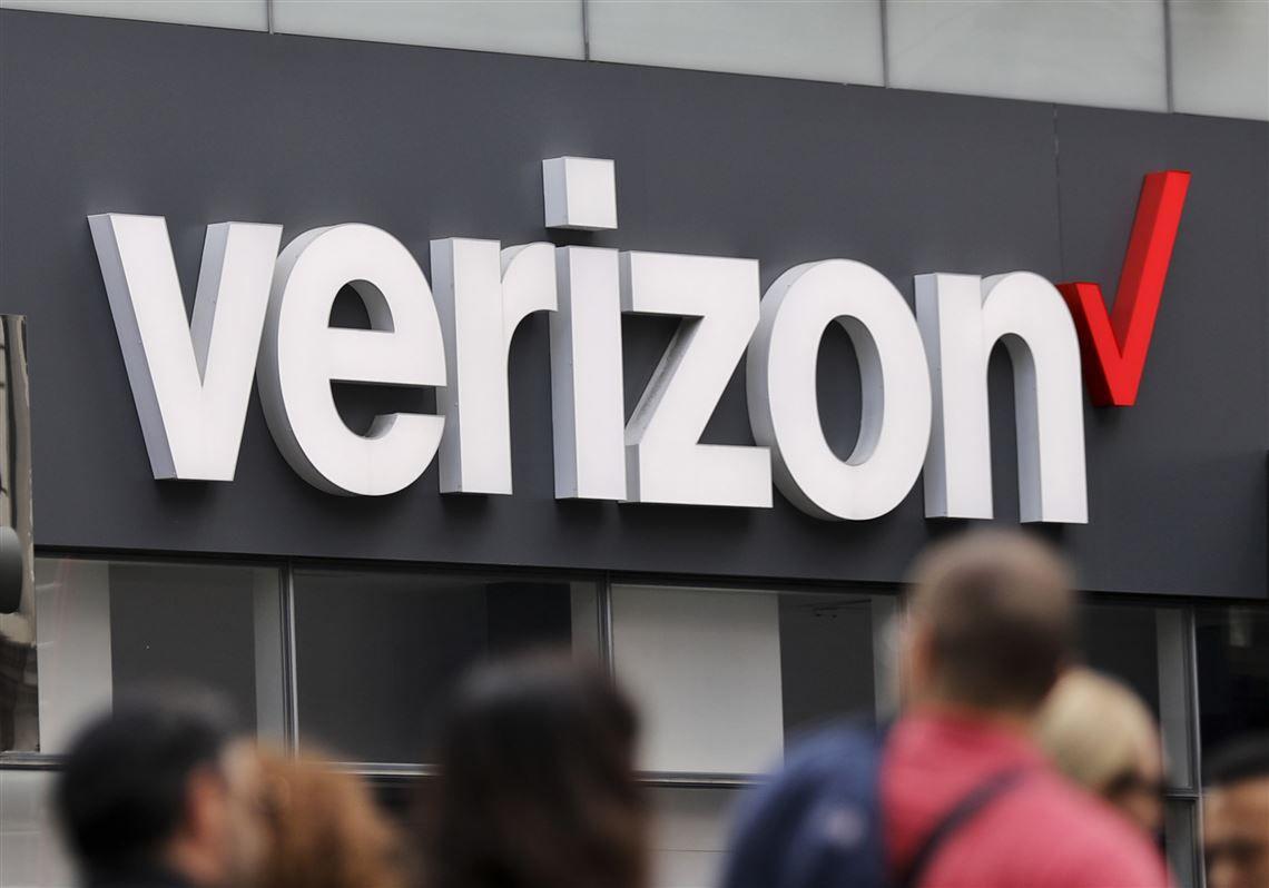 Verizon Logo - At this Verizon store not owned by Verizon, the staff sold a woman a ...